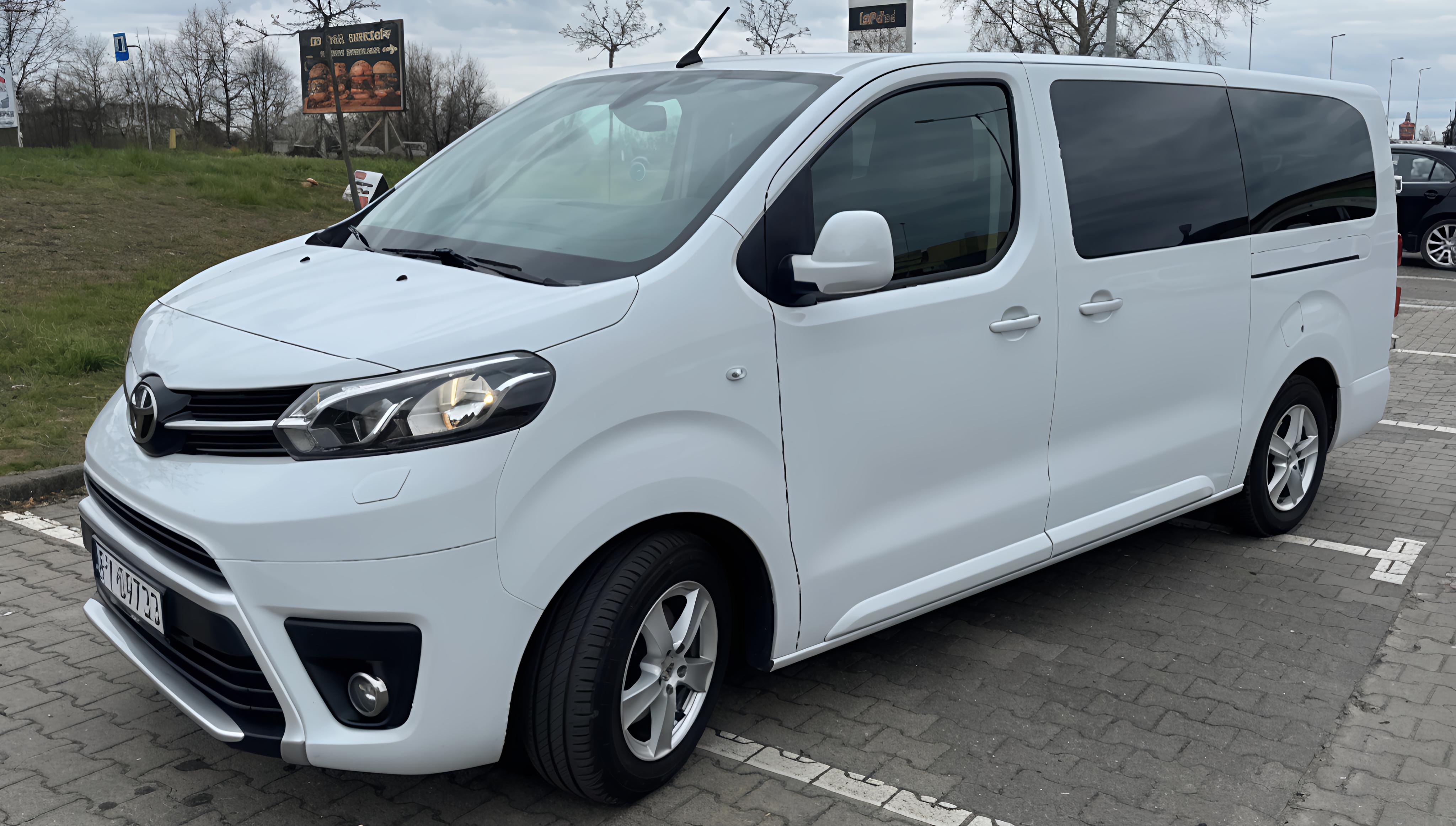 Bus Toyota Proace